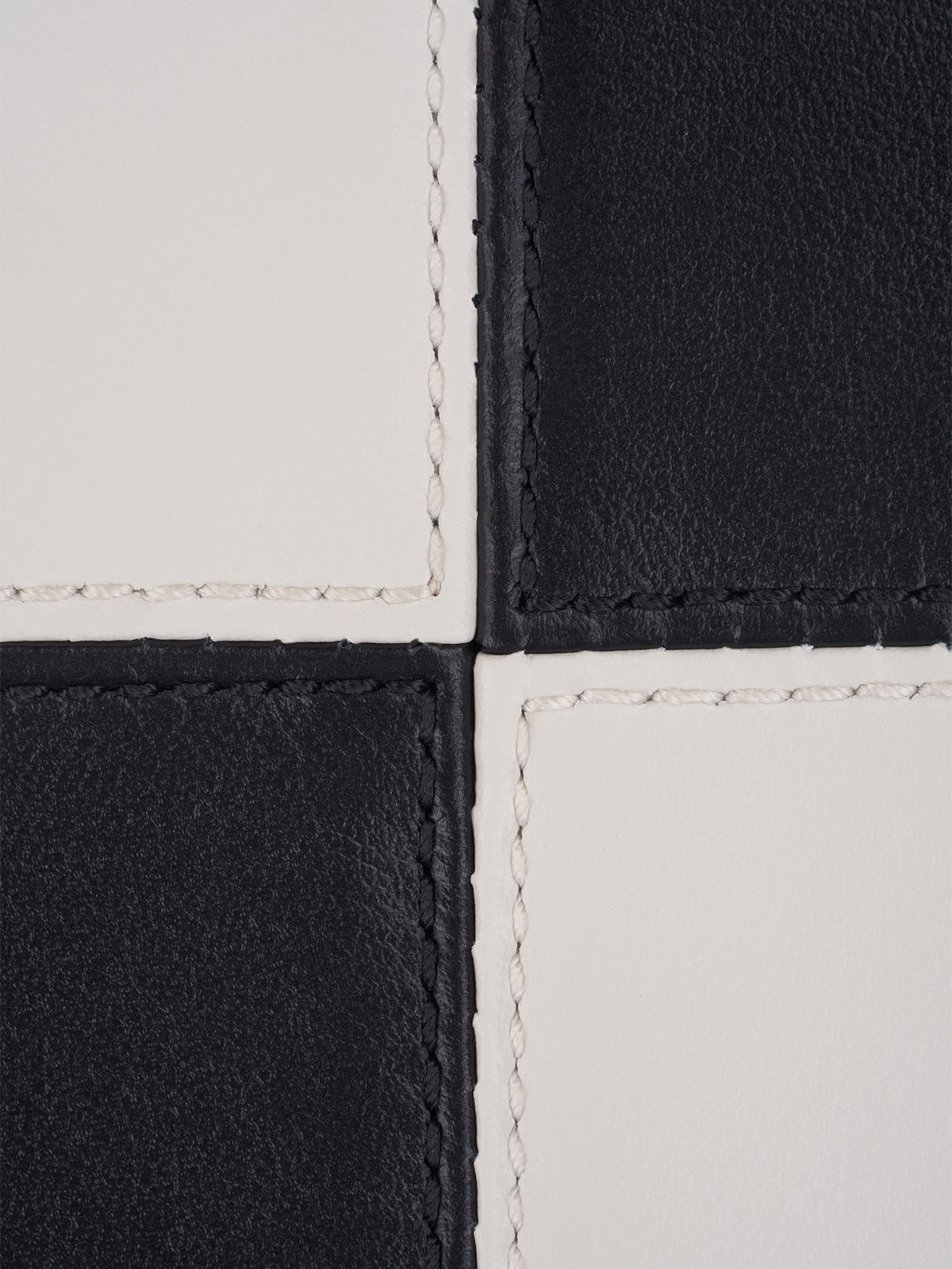 Black/White Circuit Pouch 1945 - Connolly