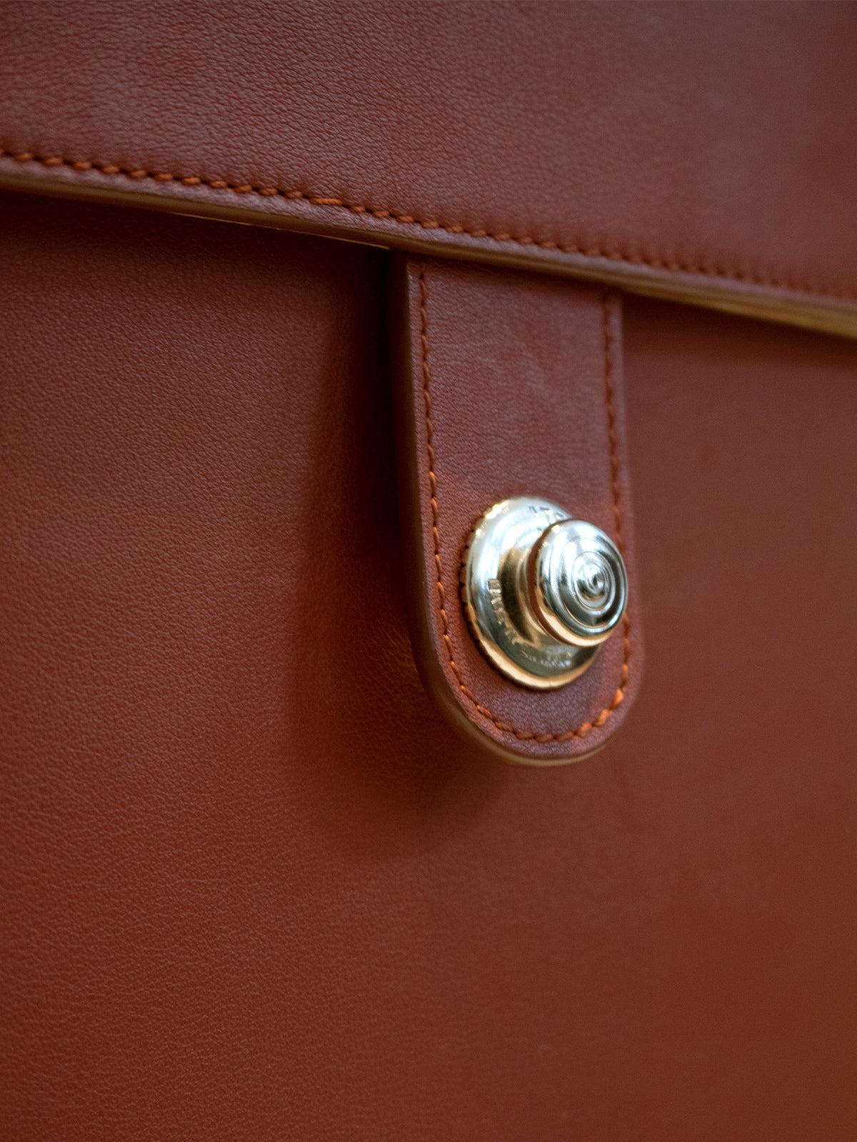Connolly | Tan Drinks Case Edit alt text