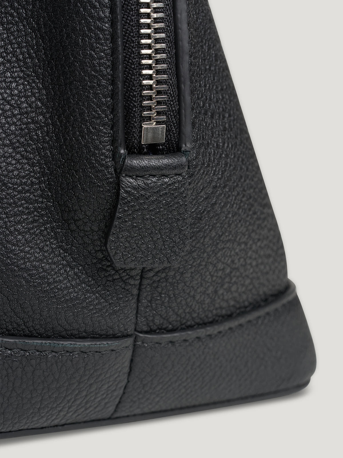 Black Small Washbag - Connolly