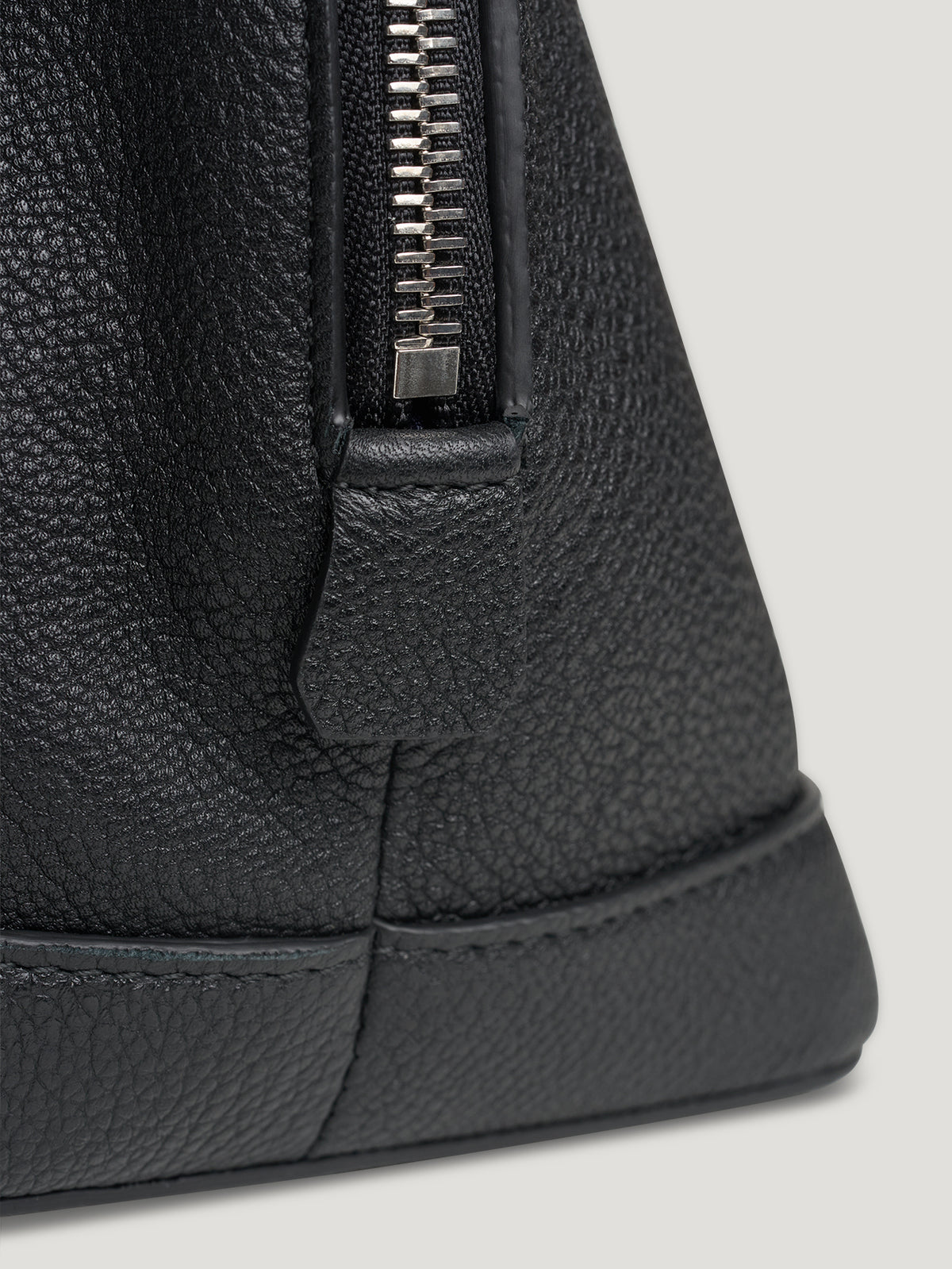 Black Small Washbag - Connolly