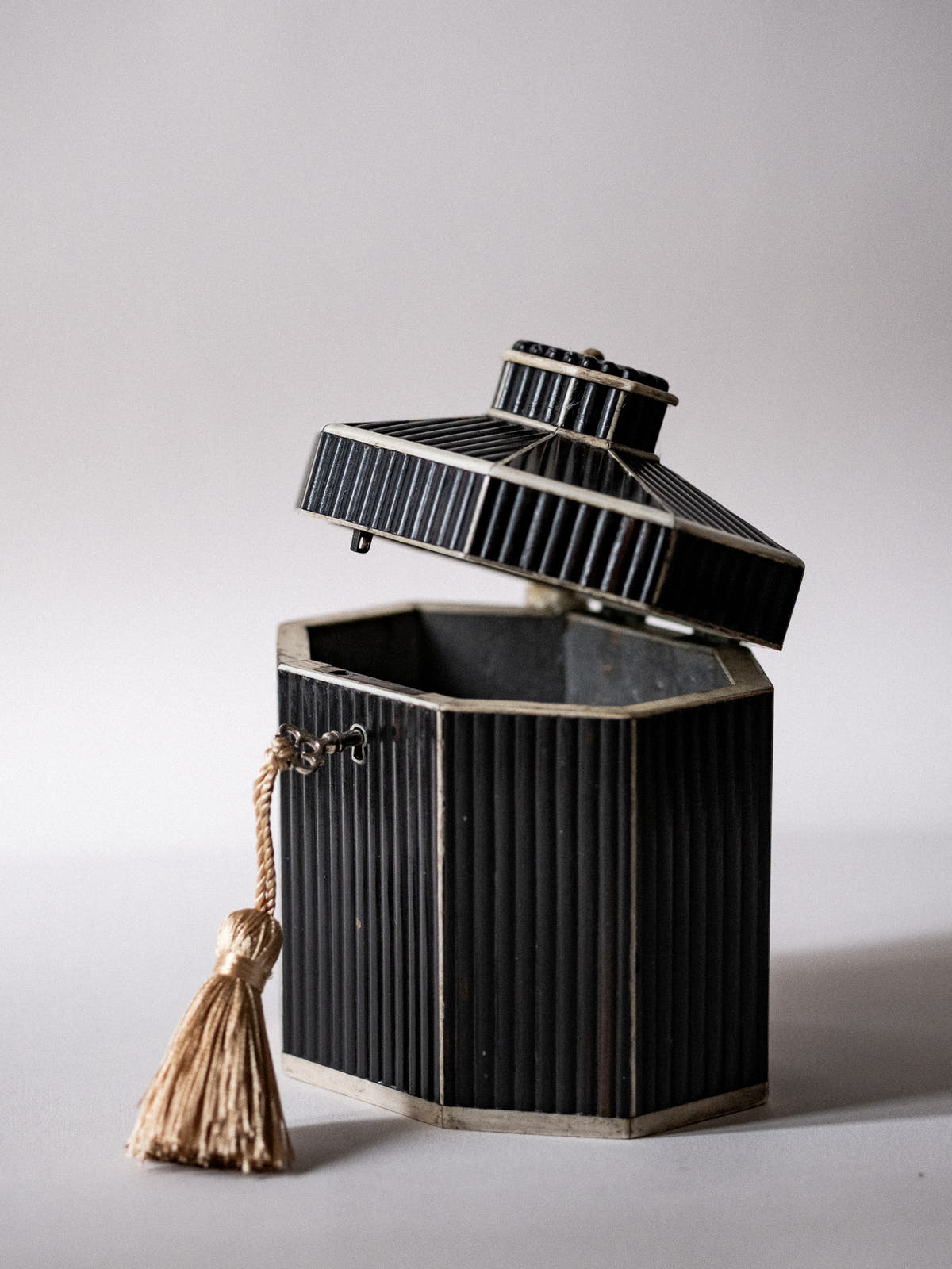 Octagonal Tented Top Tea Caddy c1815 - N/A - Connolly