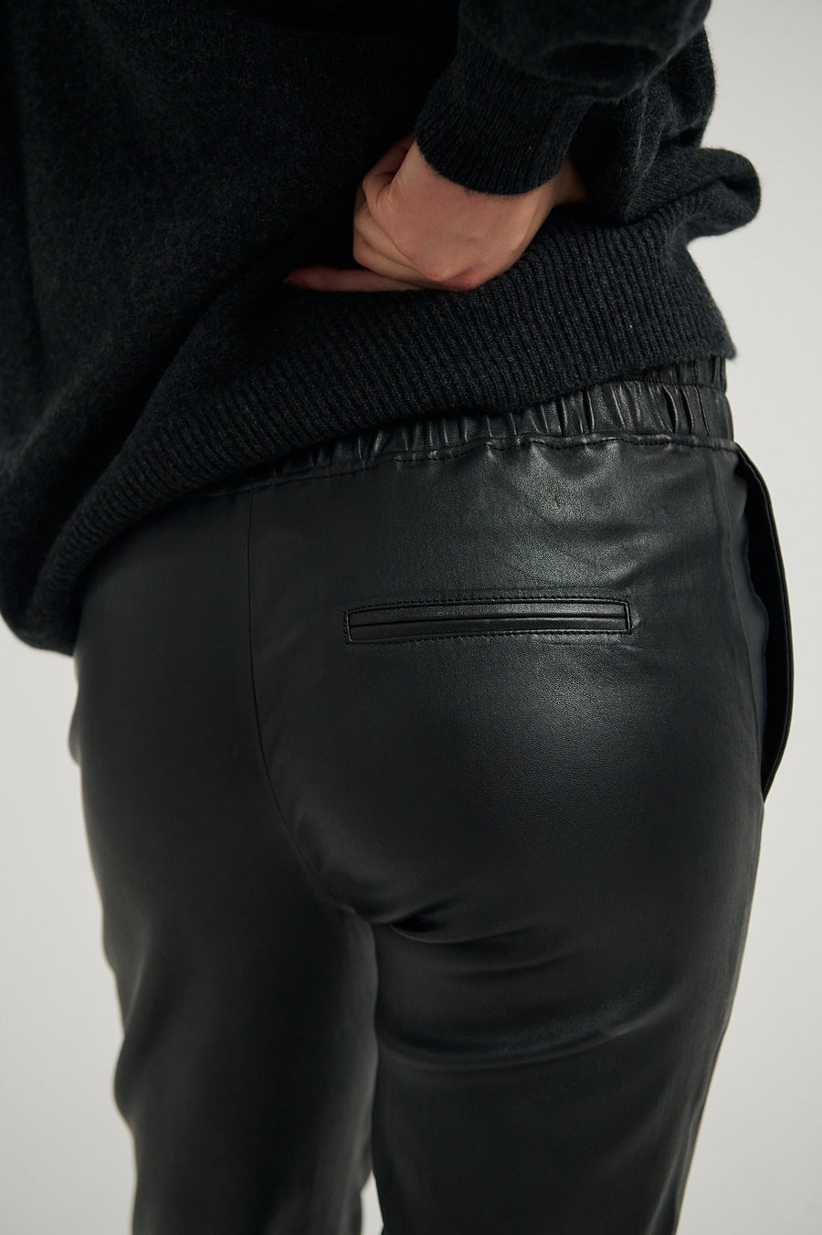 Black Jardin Trouser